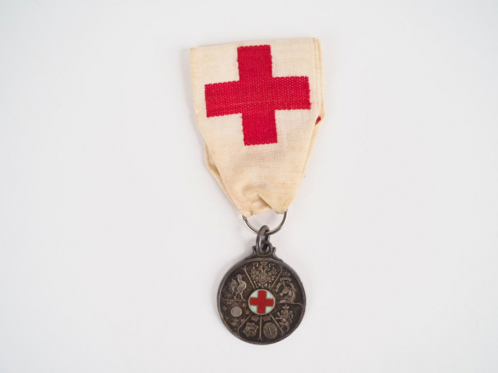 Médaille des blessés module rond en argent croix rouge émaillée au cen