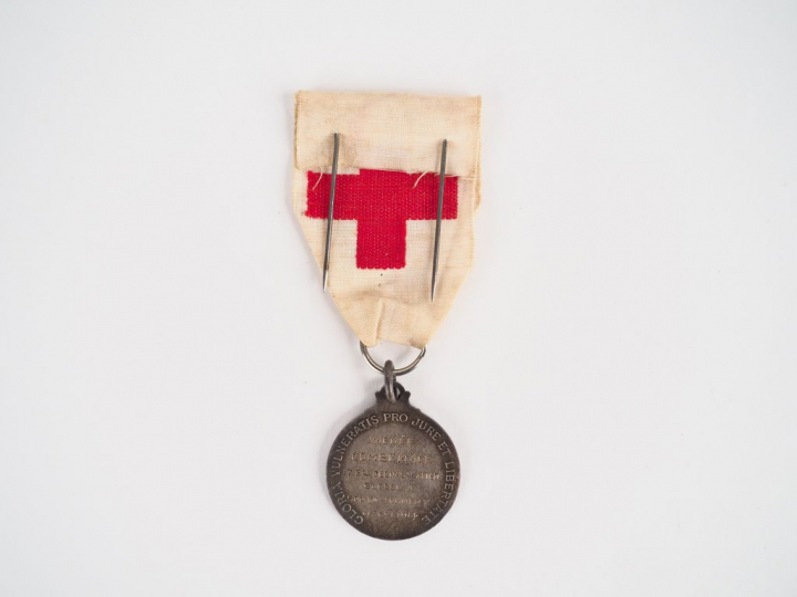 Médaille des blessés module rond en argent croix rouge émaillée au cen
