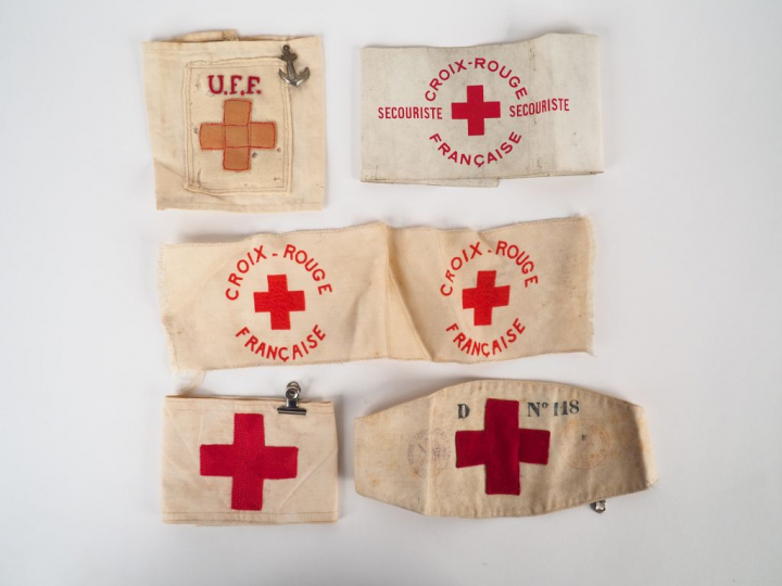 Lot de 5 brassards blancs en drap avec croix rouge et tampons de récep