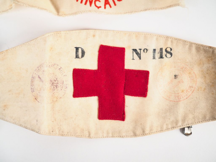 Lot de 5 brassards blancs en drap avec croix rouge et tampons de récep