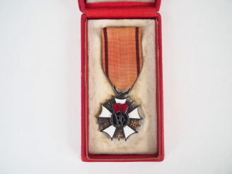 Vente aux enchères Etoile de l’ordre polonais du drapeau du travail (1949), dans sa boite