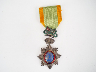 Vente aux enchères Etoile de Chevallier de l’ordre du dragon d’Annam à titre civil, beau 