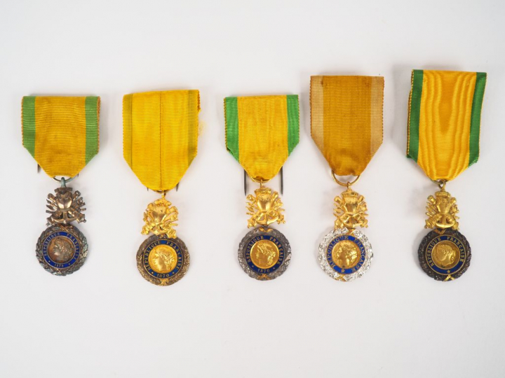 Lot de 5 médailles militaires type troisième république « République f