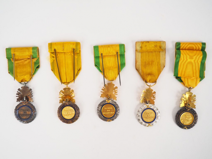 Lot de 5 médailles militaires type troisième république « République f