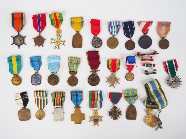 Lot de 25 décorations pendantes avec leur ruban spécifique tant França