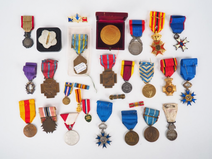  Lot de 25 décorations pendantes avec leur ruban spécifique tant franç