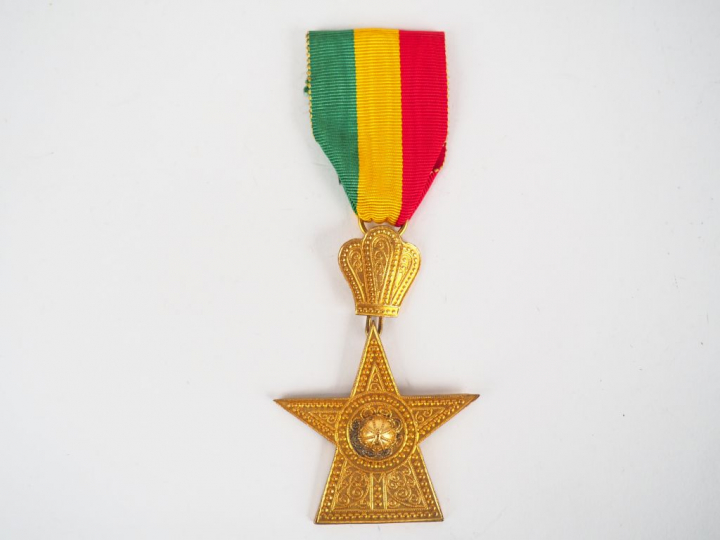 Belle étoile dorée uniface Ethiopienne de chevalier de l’ordre de l’ét