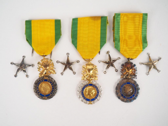 Vente aux enchères Lot de 3 médailles militaire « République française » type troisième r