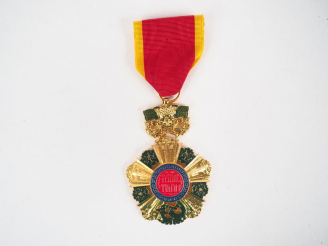 Vente aux enchères Etoile Vietnamienne de l’ordre de la patrie reconnaissante « TO QUOC T