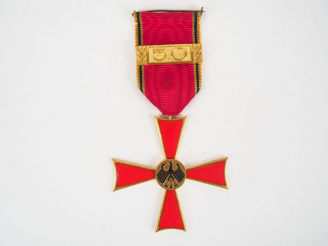 Vente aux enchères Croix uniface de l’ordre de la république fédérale allemande institué 