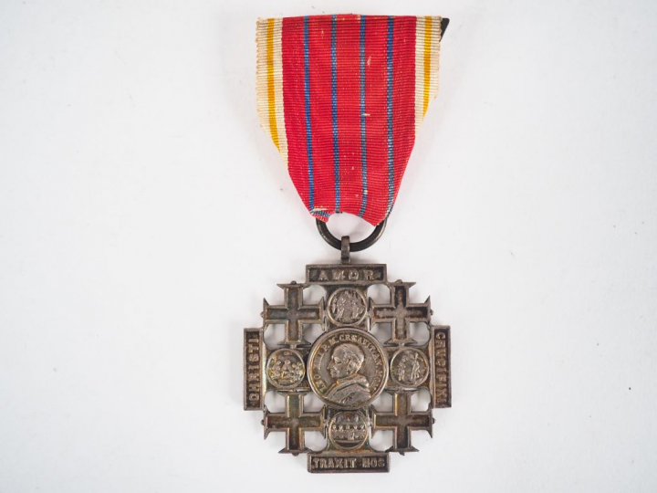 Croix de pèlerinage en Terre Sainte, dite "Croix de Jérusalem" (instit