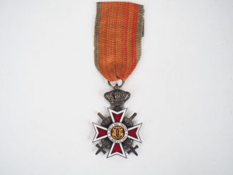 Vente aux enchères Croix de chevalier de l’ordre roumain de la couronne à titre militaire