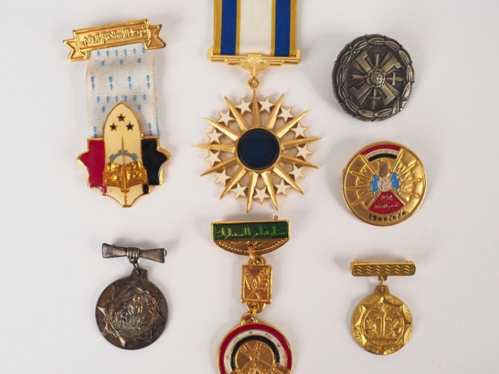 Lot de 7 décorations diverses dont Moyen-Orient. (Etat 1)