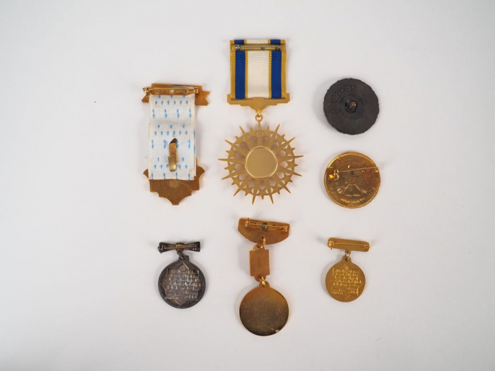 Lot de 7 décorations diverses dont Moyen-Orient. (Etat 1)