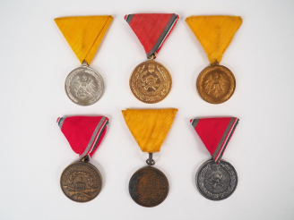 Vente aux enchères Lot de 6 décorations allemandes récompensant les années de service dan