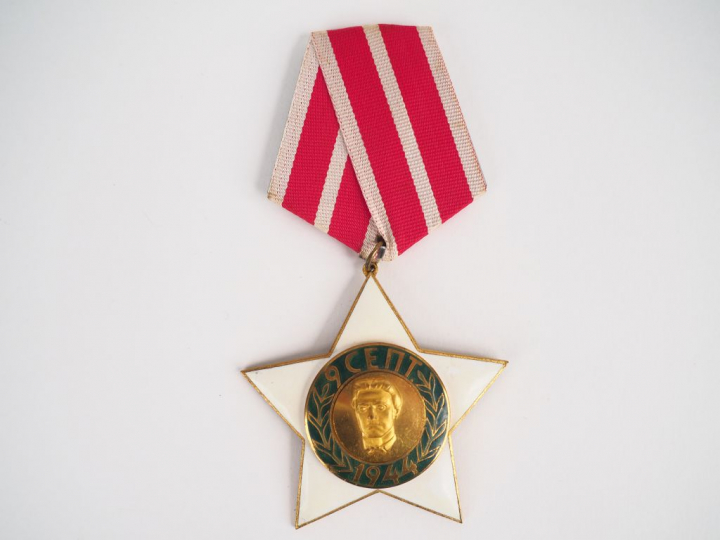 Etoile bulgare uniface de l’ordre du 9 Septembre 1944 à titre civil de