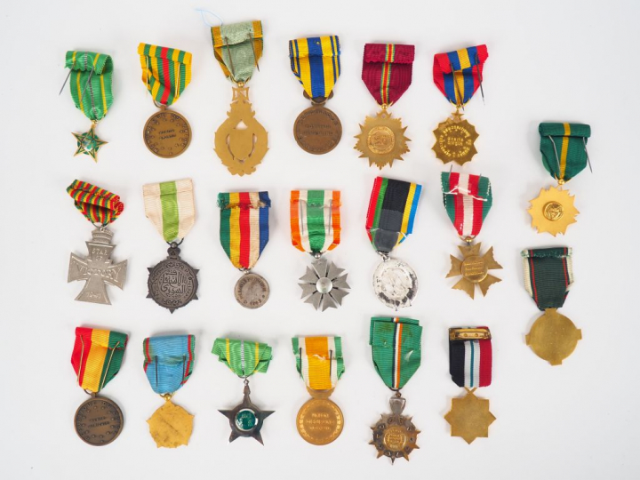 Lot de 20 décorations pendantes avec leurs rubans spécifiques de diver