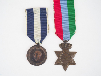 Vente aux enchères Lot de 2 décorations commémoratives grecques dont une étoile commémora