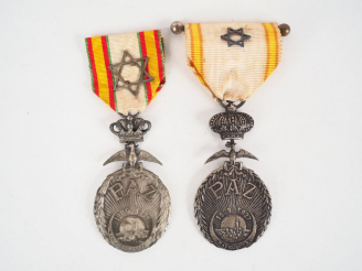 Vente aux enchères Lot de deux médailles Maroc espagnol « La Paz » module argenté biface 