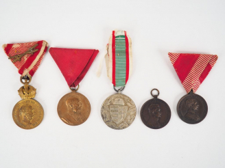 Vente aux enchères Lot de 5 décorations autrichiennes dont médaille de la bravoure du règ