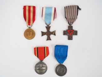 Vente aux enchères Lot de 5 décorations polonaises dont médaille des Déportés(Croix d'Aus