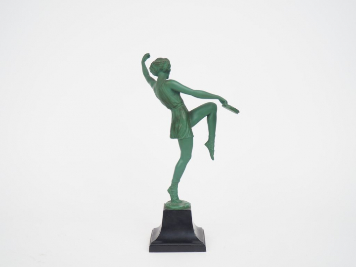 FAYRAL.  "Danseuse Art Déco". Sculpture en régule patiné vert et noir.