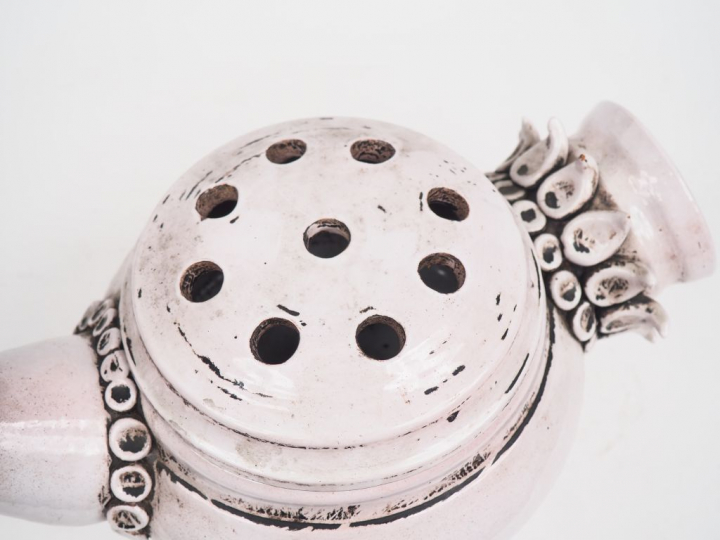 Ecole française XXème. Brûle-parfum figurant un coq. Dim. 28,5 x 45 x 