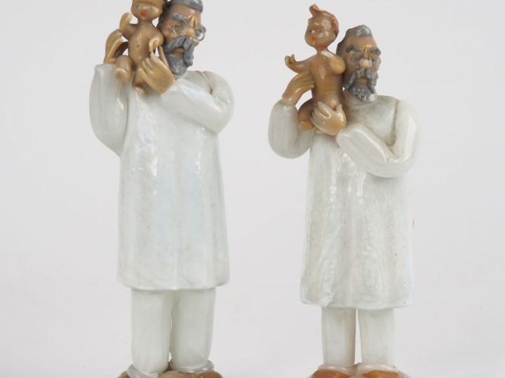 Paire de sujets en verre filé et soufflé polychrome "les pédiatres". H