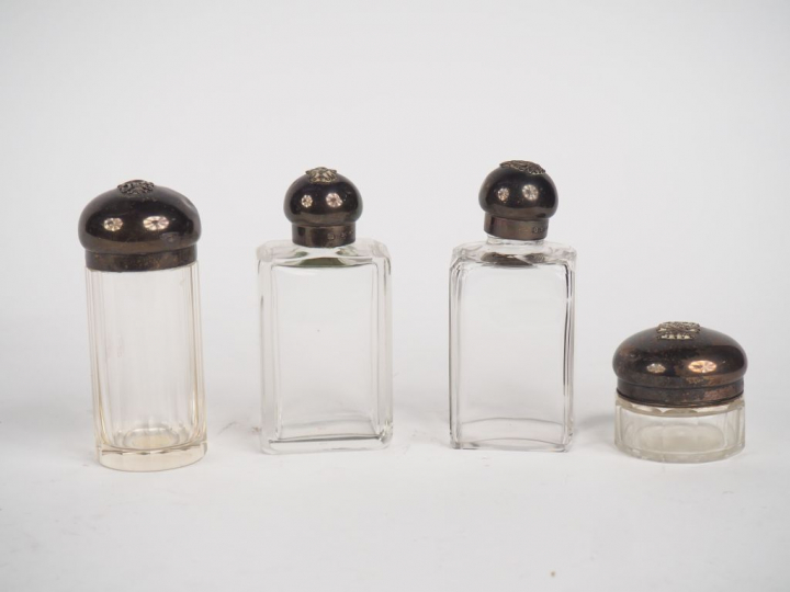 Garniture de toilette en cristal et argent ou métal argenté anglais, b