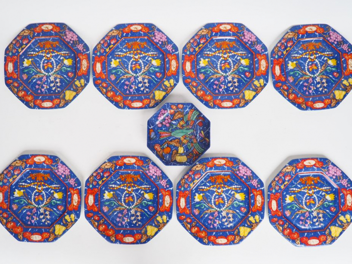 HERMES. 8 assiettes et un ramequin en porcelaine de Limoges modèle "ma