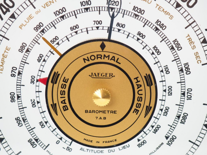JAEGER.  Baromètre en verre et métal. Signé et numéroté 23270. H. 18 c