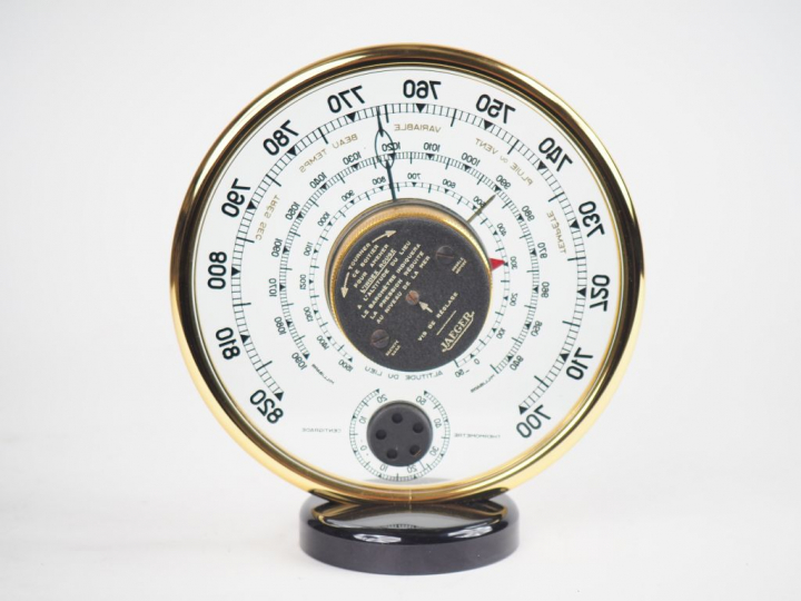 JAEGER.  Baromètre en verre et métal. Signé et numéroté 23270. H. 18 c