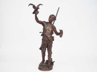 Vente aux enchères Eugène MARIOTON. "Le lancer". Sculpture en bronze à patine brune et mé