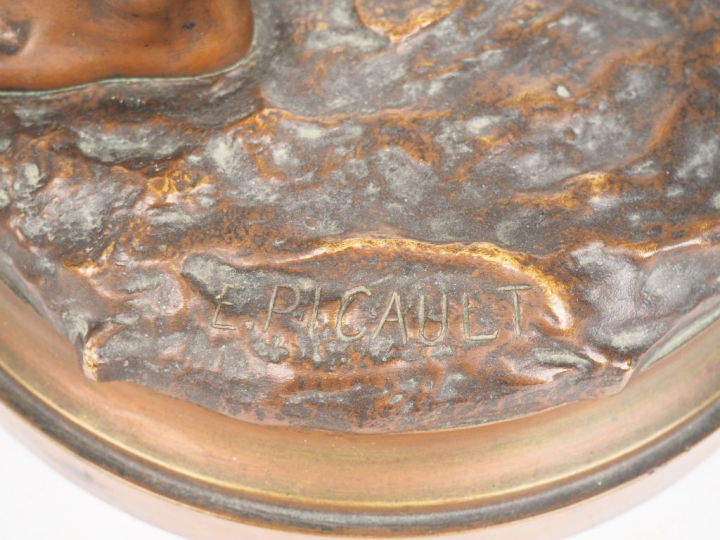 Emile PICAULT. "Pêcheur". Sculpture en bronze à patine médaille. Signé