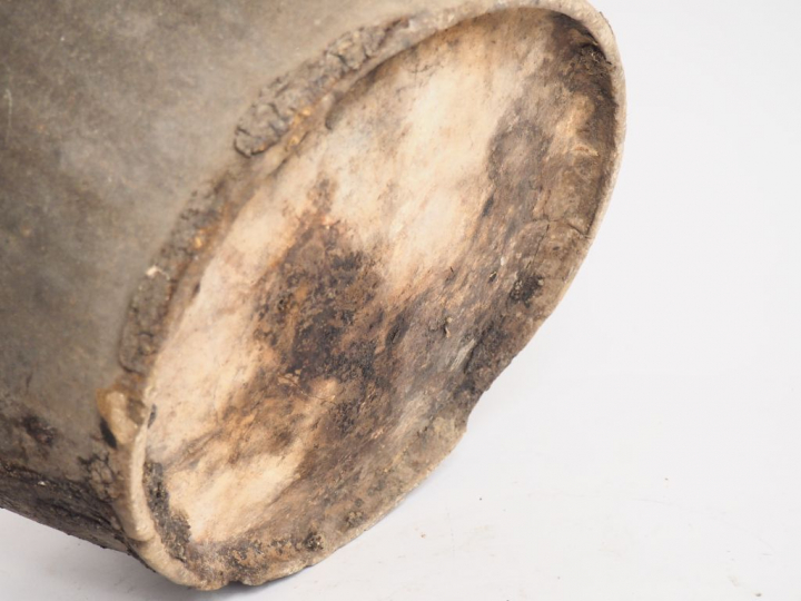 Grande jarre en terre cuite à 4 anses. H. 58 cm. (Petits accidents).