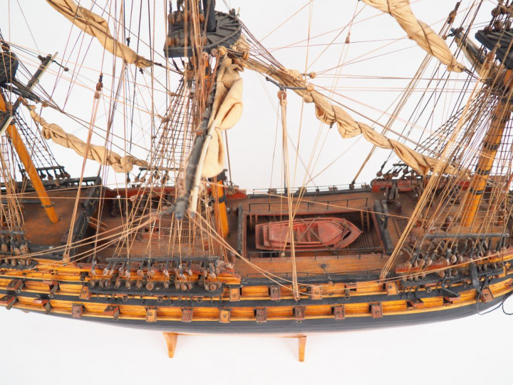 Maquette de trois mâts "Le Superbe". Dim. 83 x 117 cm.