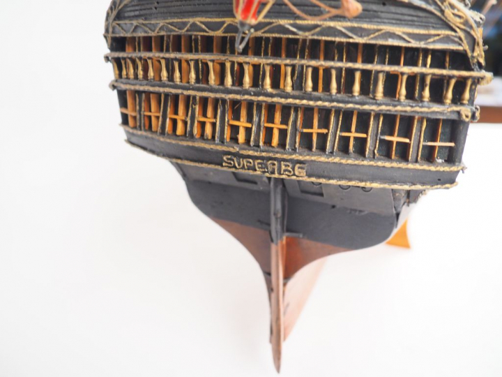 Maquette de trois mâts "Le Superbe". Dim. 83 x 117 cm.