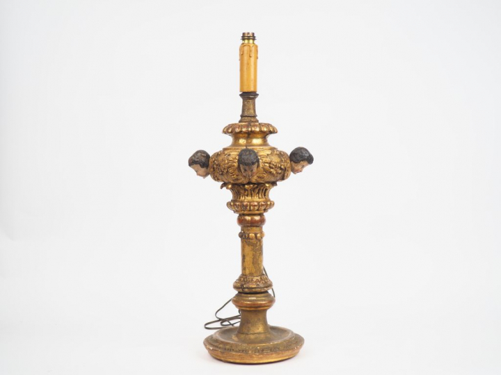 Base de pique-cierge XVIIIème en bois sculpté polychrome et doré, à dé