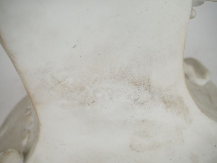 Sujet en biscuit vers 1900, "jeune fille au chignon". Signé. H. 46 cm.