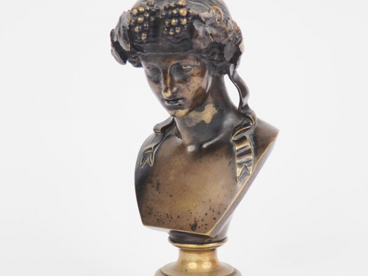 Sujet en bronze XIXème "buste de déesse". H. 23 cm. (Dépatiné par endr