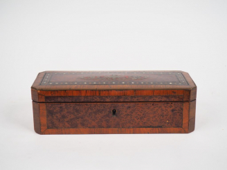 Vente aux enchères Boîte à gants Napoléon III en marqueterie boulle et inscrustations de 