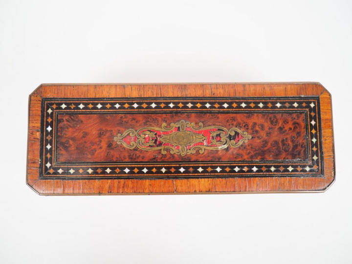 Boîte à gants Napoléon III en marqueterie boulle et inscrustations de 