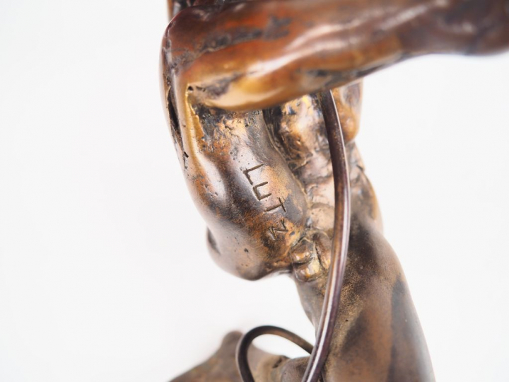 Louis LUTZ. "Ascension". Sujet en bronze et métal à patine brune. Sign