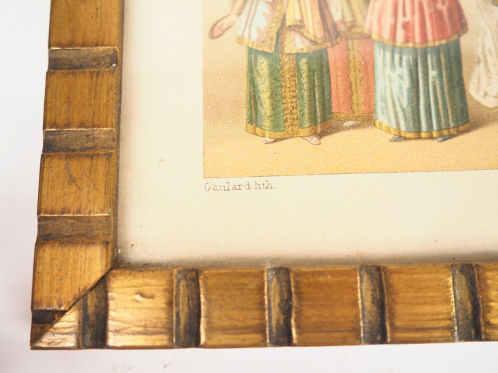 7 lithographies encadrées, "personnages du monde en tenues traditionne