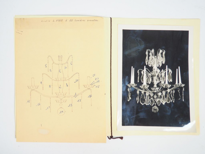 BACCARAT. Lustre L. II65 en cristal et métal à pampilles, éclairant à 