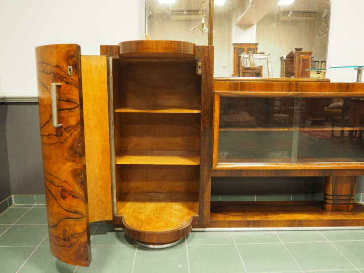 Buffet argentier de style Art Déco en noyer et placage de noyer, ouvra
