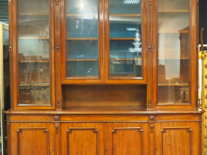 Bibliothèque XIXème en acajou et placage d'acajou, ouvrant à quatre po