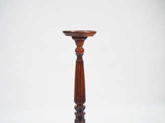 Vente aux enchères Sellette anglaise fin XIXème - début XXème de forme balustre en acajou