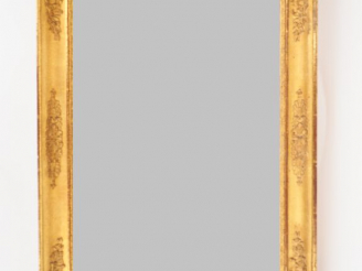 Vente aux enchères Miroir Restauration en bois et stuc doré à décor  de rinceaux feuillag