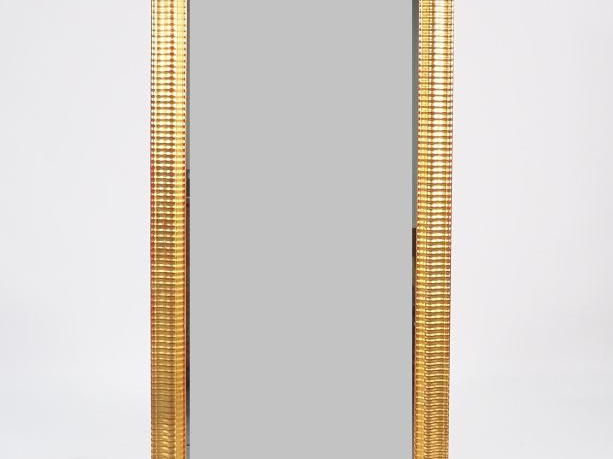 Miroir Louis-Philippe en bois et stuc doré à décor godronné. Dim. 156 